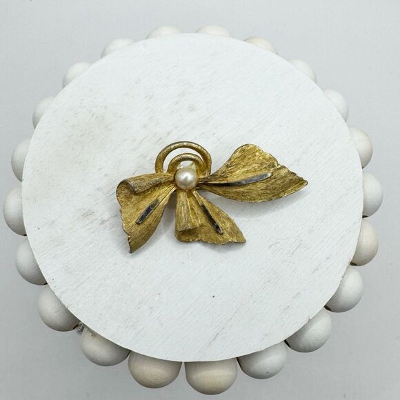 BSK Vintage MCM Textured Gold Tone Pearl Flower Brooch Pin Modernist - Picture 4 of 13